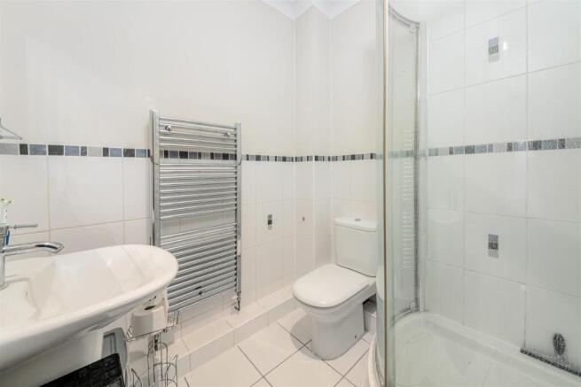 59a Ensuite.jpg