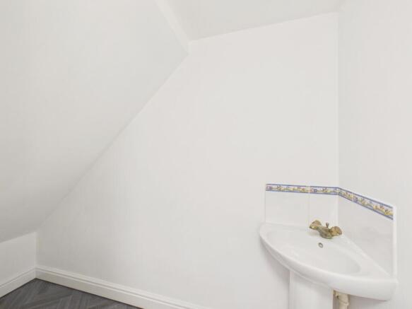 5 bed Detached for sale Image 7
