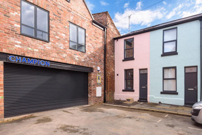 2 bed Terraced to rent Image 10
