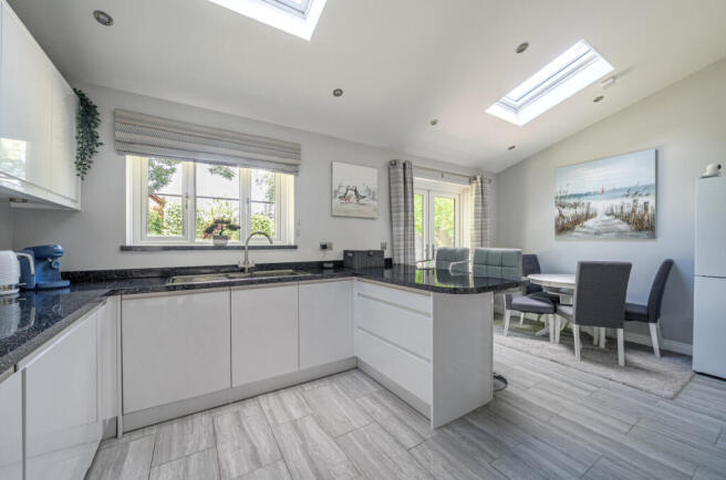 1302672-5-683988a...