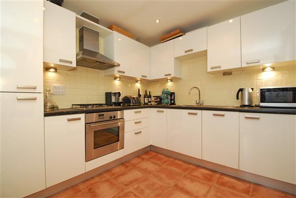 KITCHEN/BREAKFAST
