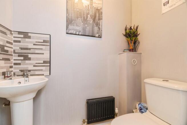 4 bed Detached for sale Image 9