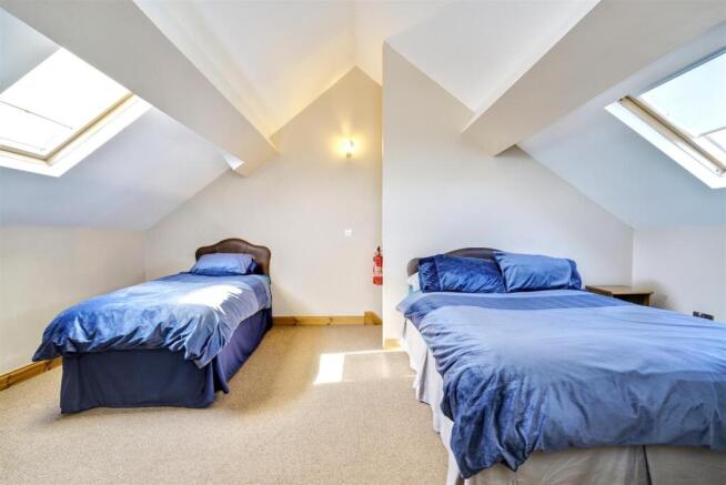 corner cottage Bedroom.jpeg
