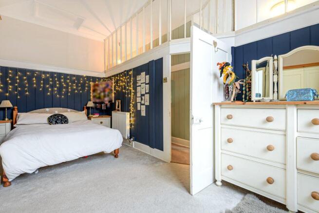 Bedroom 1 (Double)