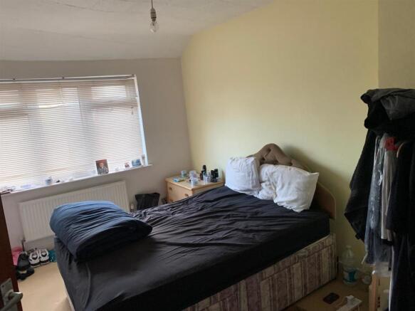 Bedroom 1.jpg