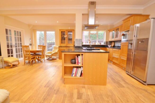 kitchen / breakfast 