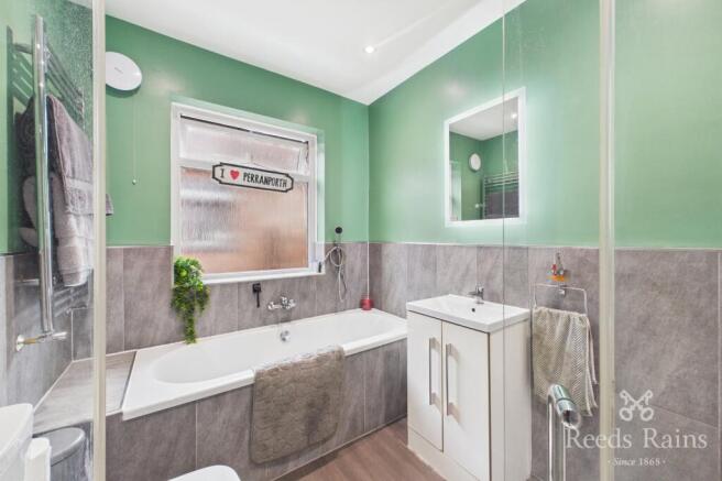 3 bed Terraced for sale Image 11