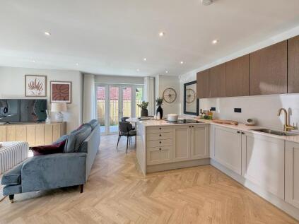 81 Farleigh Road, Warlingham, Surrey, CR6 9EJ