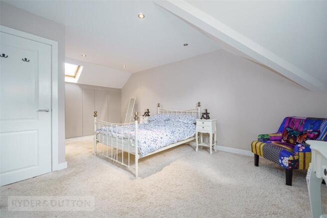 3 bed Town House for sale Image 9