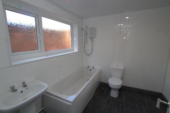 3 bed Terraced to rent Image 8