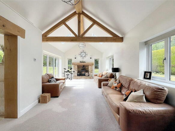 5 bed Detached for sale Image 7