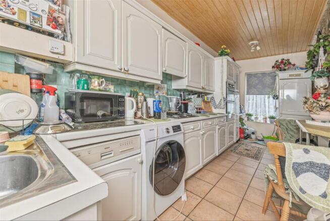3 bed Semi-Detached for sale Image 7