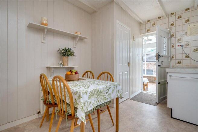 4 bed Bungalow for sale Image 6