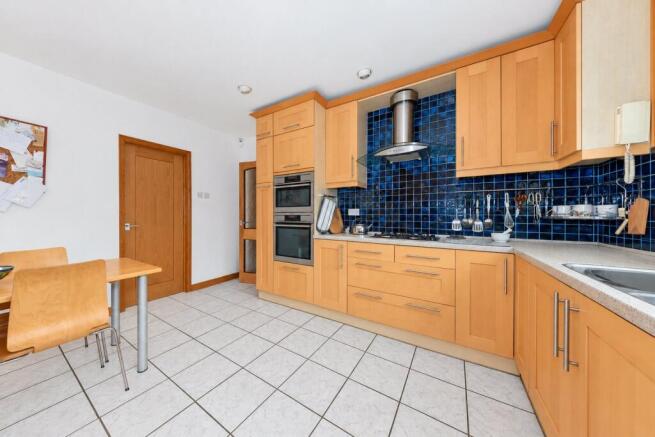 Park Road, Toddington, Dunstable, Bedfordshire, LU5 photo 4