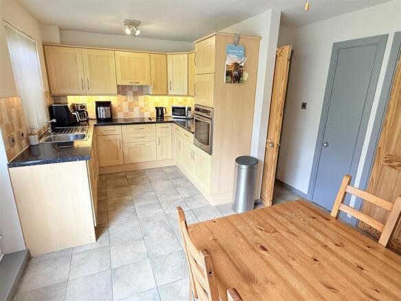 3 bed Town House for sale Image 6