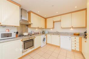 14, Parsonage Bank, Dartford DA4 0HD