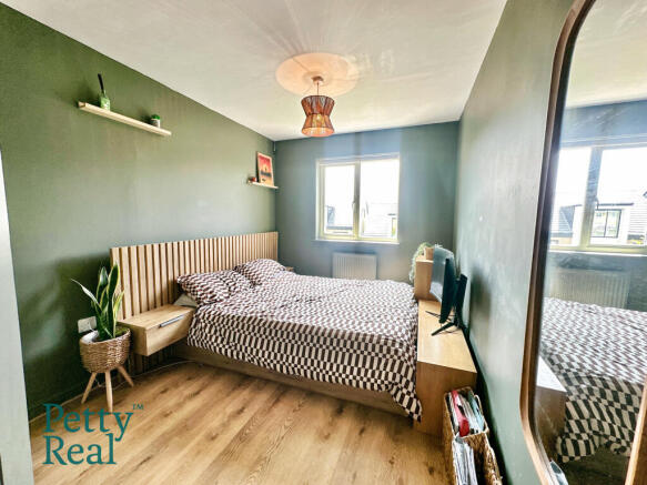 4 bed Detached for sale Image 7