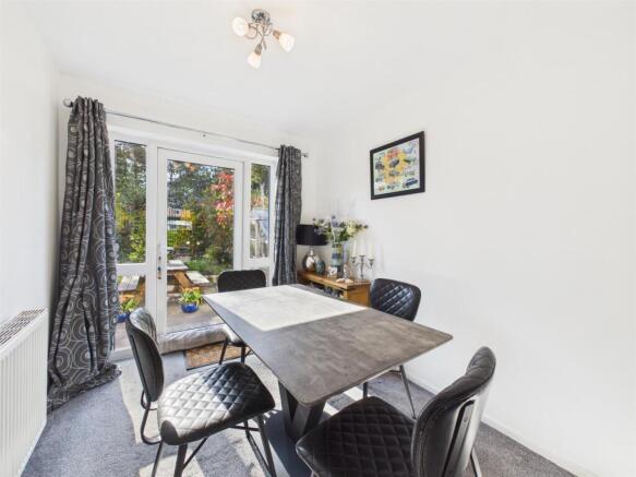 Dining room: