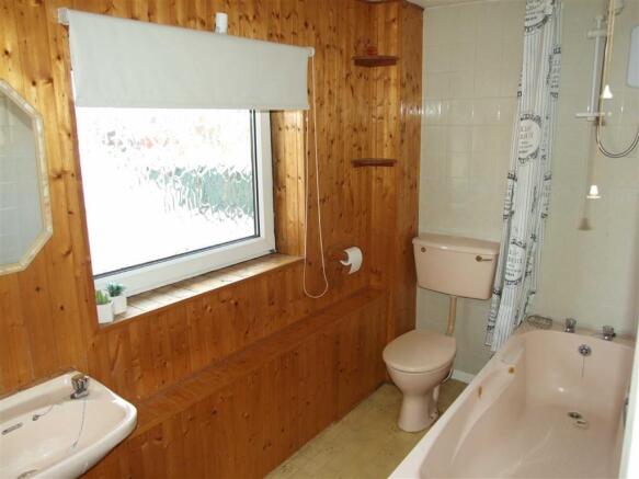 BATHROOM/WC