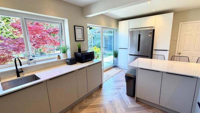 KITCHEN/ DINING ROOM