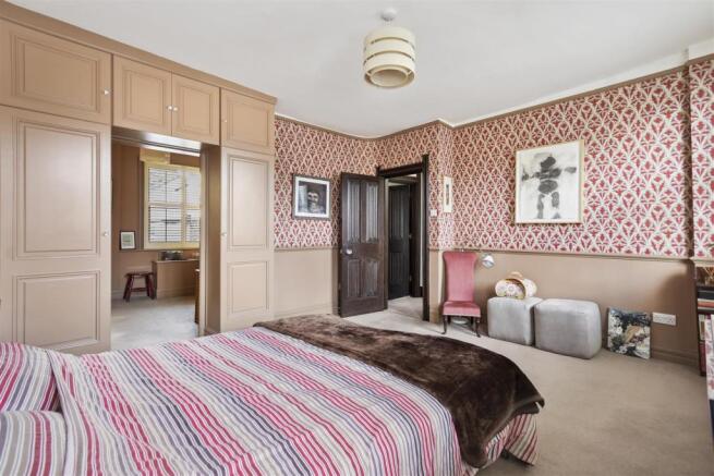 FB - Crofton Lodge - BedroomD3 (1).JPG