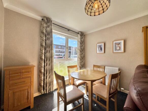 Greenlaw Drive, Paisley dining space