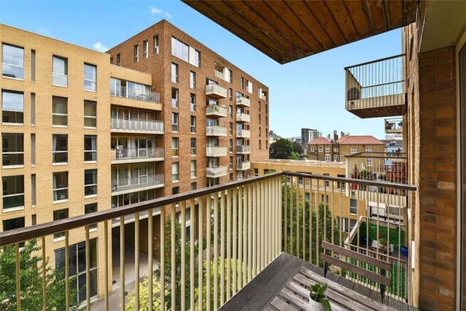 Oxley Square, Bow E3