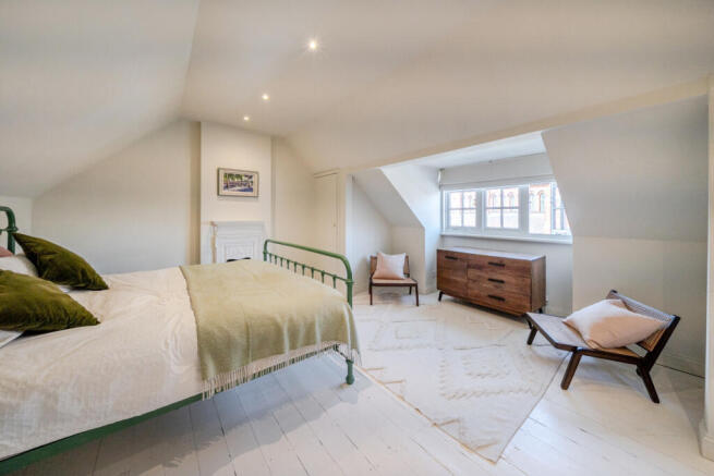 1439903-19-69d67b...