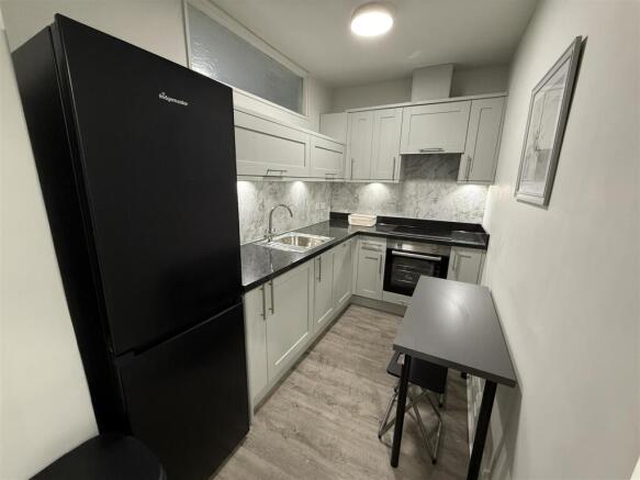 87BL.kitchen.JPG