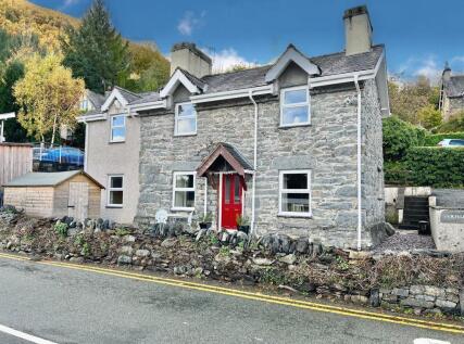 School Hill, Trefriw