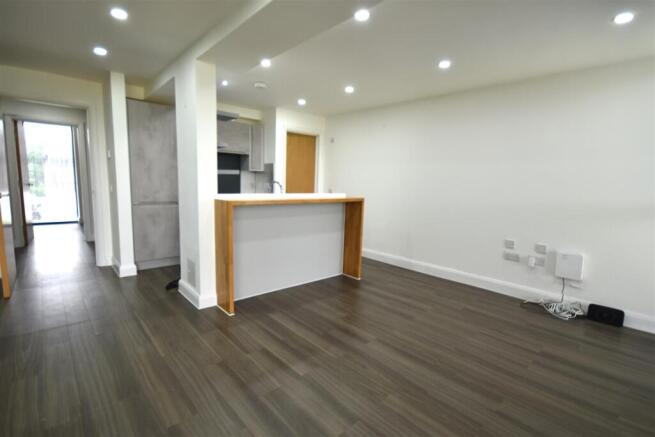 lounge breakfast bar.JPG