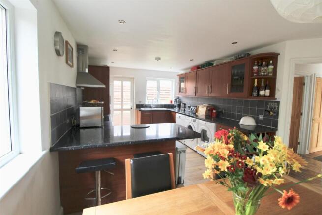 Kitchen 2.jpg