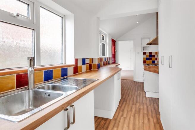 Kitchen 2.jpg
