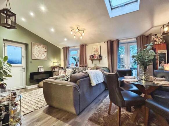 3-bed terraced on Windermere Avenue, Goldthorpe, Rotherham S63 9PB, £135,000