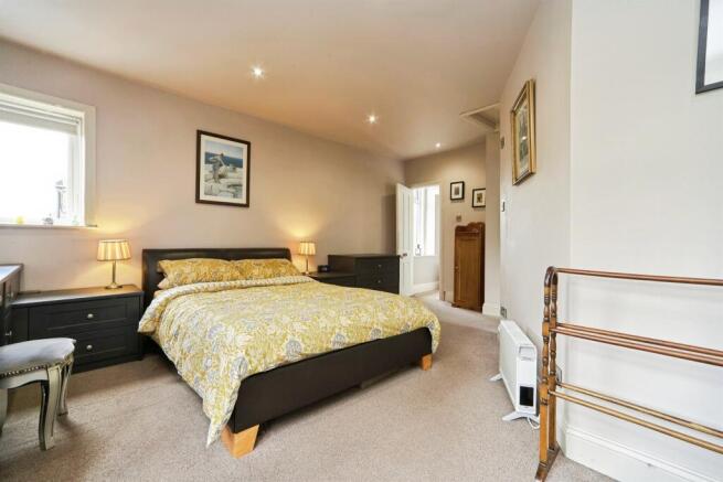 4 bed Detached for sale Image 11