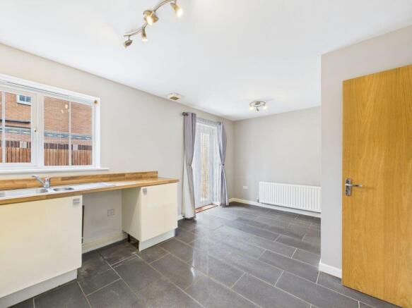 3 bed Terraced for sale Image 12