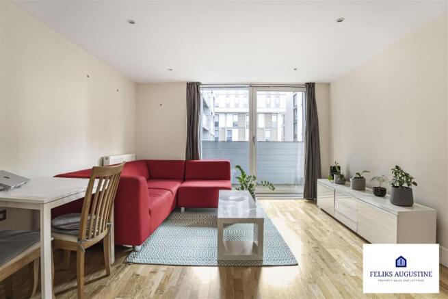 Living Room 3.jpg