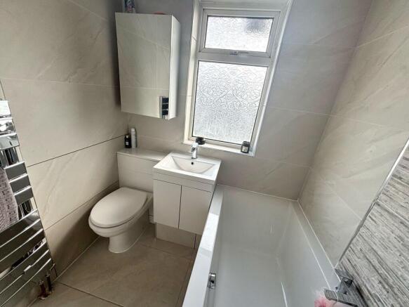 4 bed Semi-Detached for sale Image 10