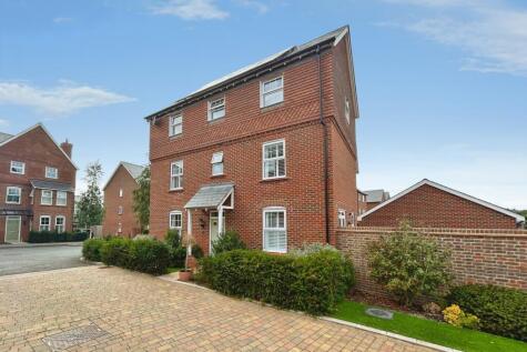 Upper Wheatfield, Hook, Hampshire, RG27