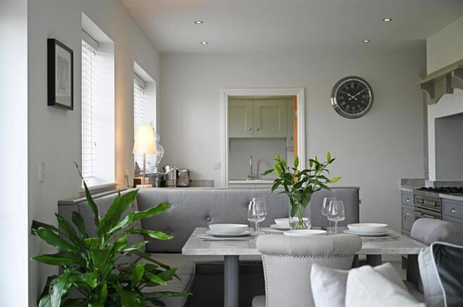 5 bed House for sale Image 11