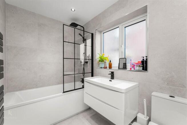 5 bed Semi-Detached for sale Image 8