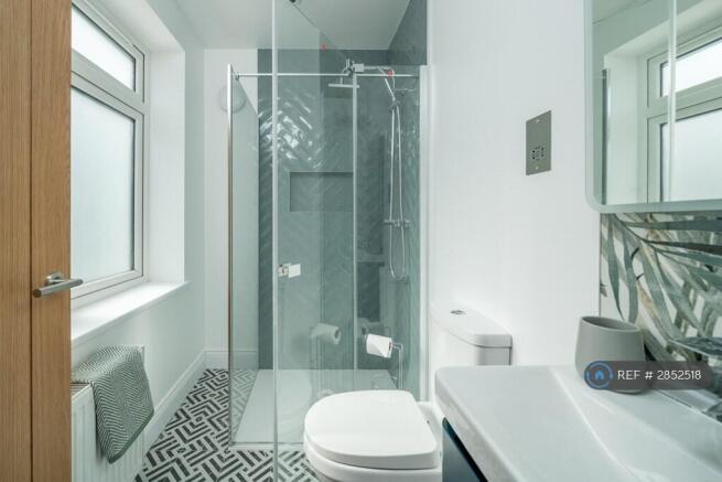 Room 5, First Floor Ensuite