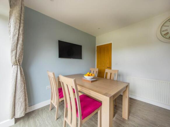 4 bed Semi-Detached for sale Image 7