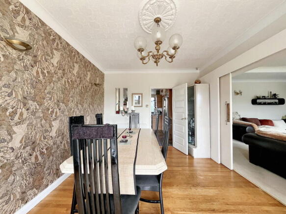 4 bed Detached for sale Image 7