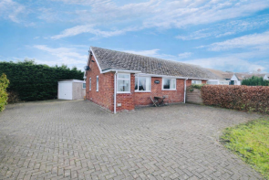 Fourways, Croeshowell, Llay LL12 0NY
