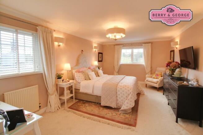MAIN BEDROOM