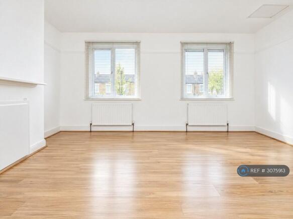 Bedroom 1 (4.8m x 3.5m)