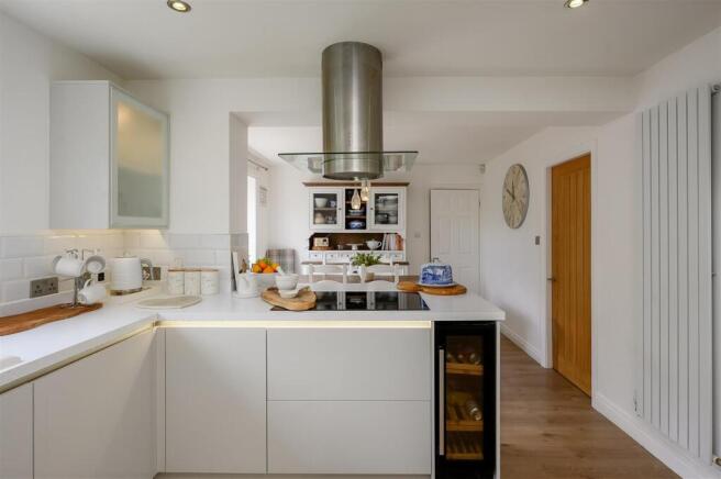 4 bed Detached for sale Image 4