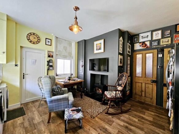 4 bed Semi-Detached for sale Image 6