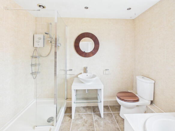 4 bed Detached for sale Image 12